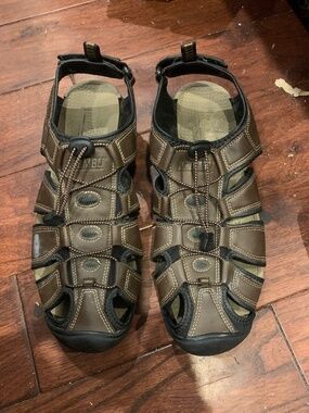 Khombu men’s sandals